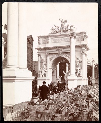 View of the Dewey Arch at 5th Avenue and Madison Square after the Dewey Parade, New York, 1899 by Byron Company